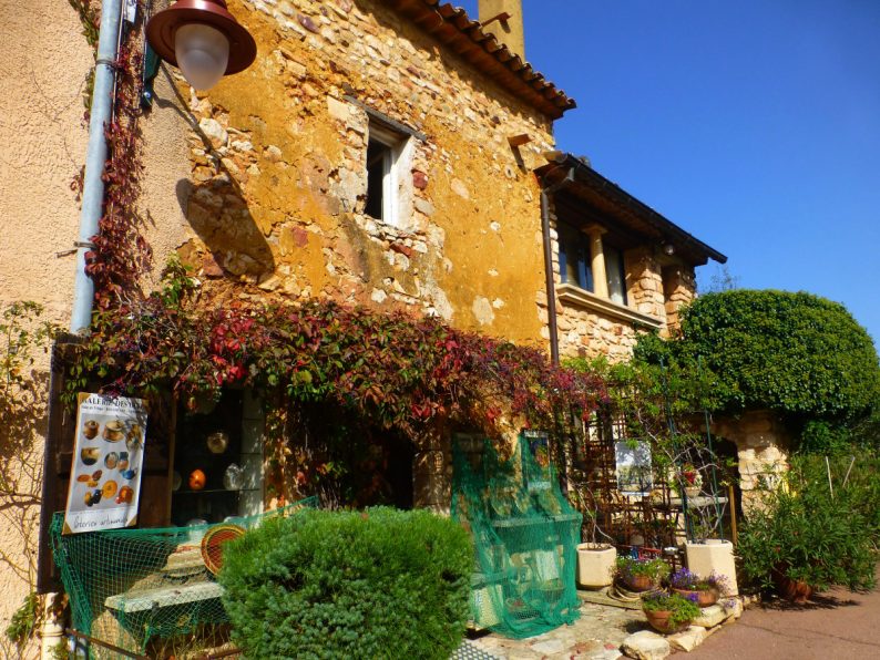 Le village de Roussillon, Lubéron