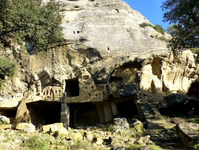 Les grottes de Calès, Lamanon