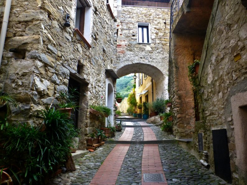 Le village de Dolceacqua, Italie
