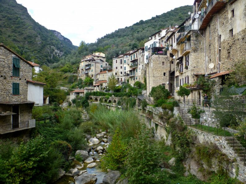 Le village de Rocchetta Nervina, Italie