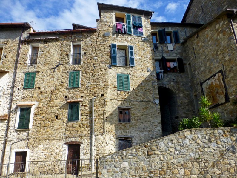 Le village d'Apricale, Italie
